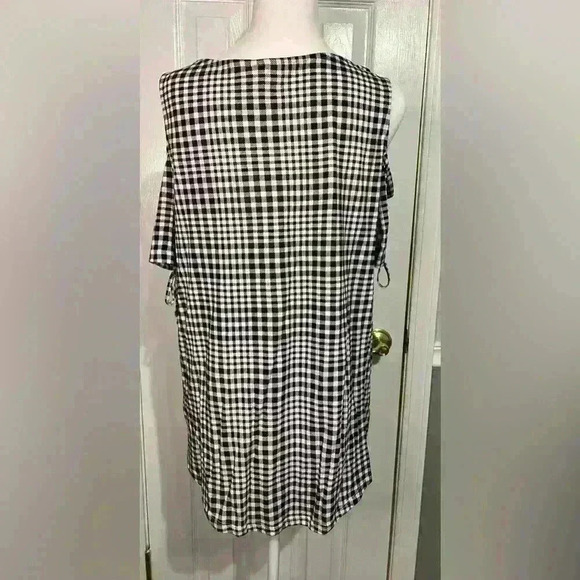 Women’s Large Cold Shoulder black/white checked top perfect for Spring & Summer - Picture 3 of 7